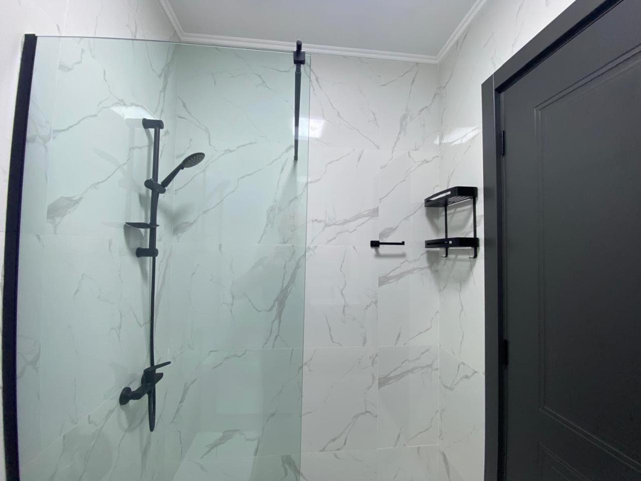Hotel Varla Kutaiszi Kültér fotó